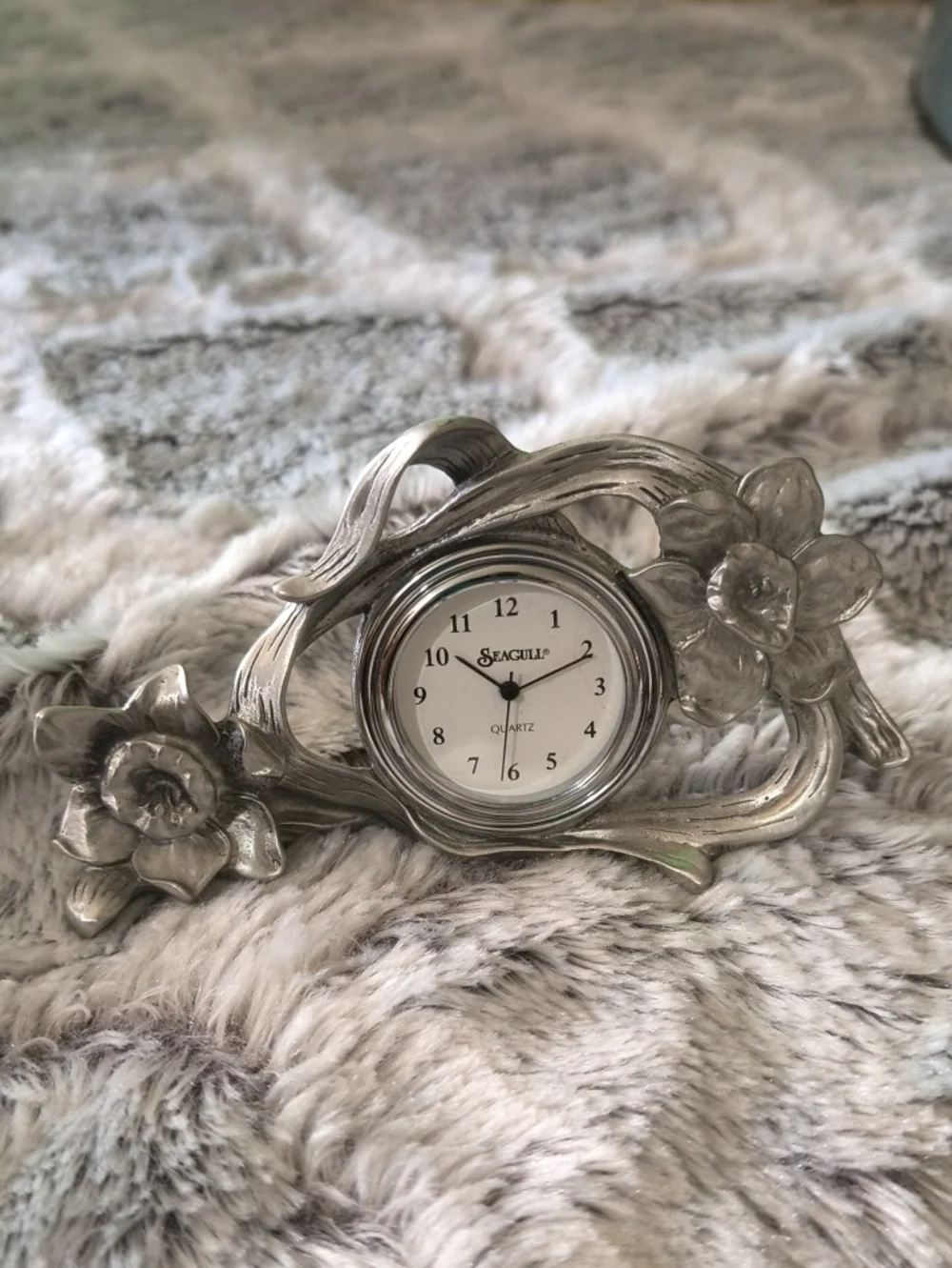 Seagull Pewter Silver Floral / Daffodils Small Mantel Clock - Silver - Vintage